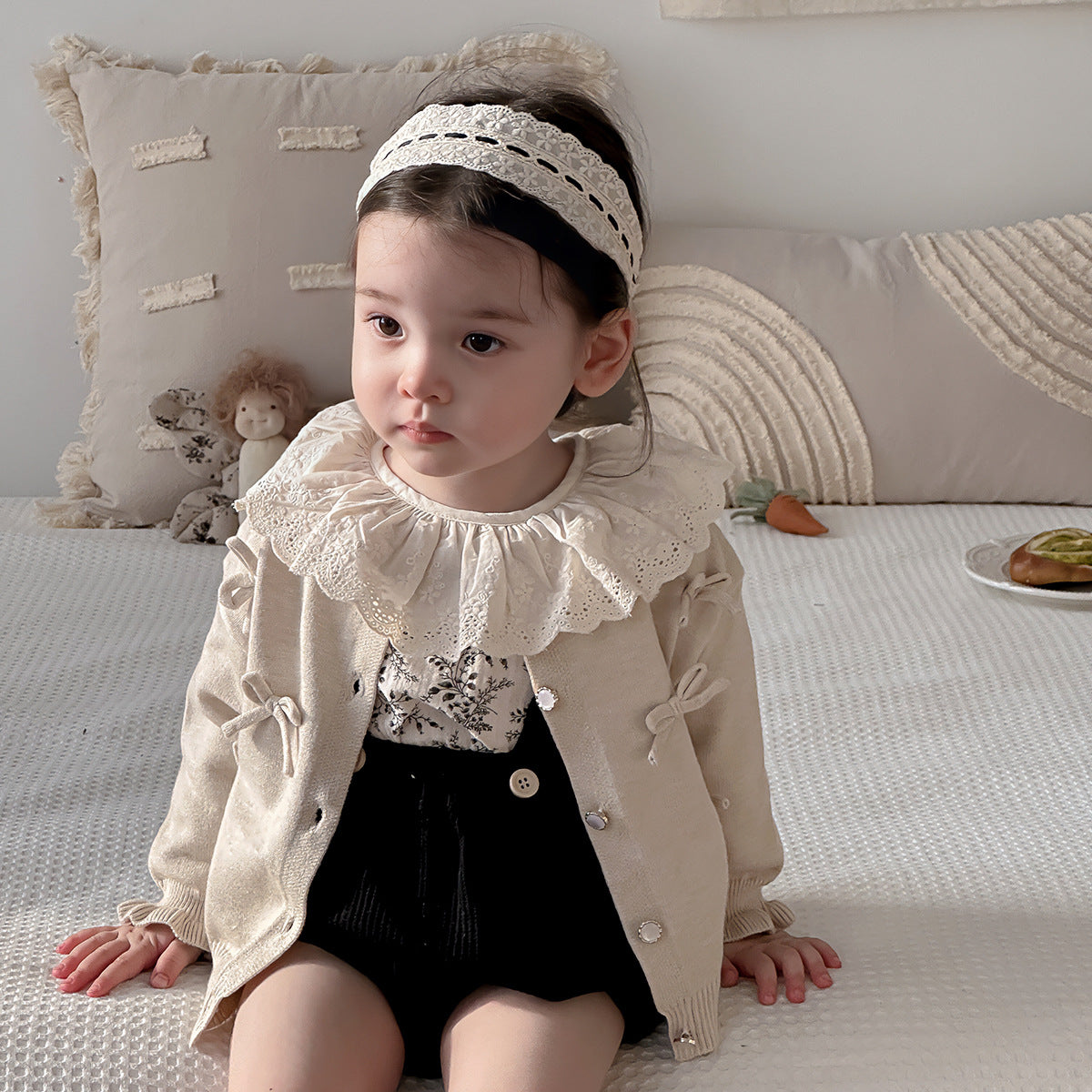 Cute Floral Baby Girl Outfit with Ruffled Top and Overalls Set for Spring and Autumn