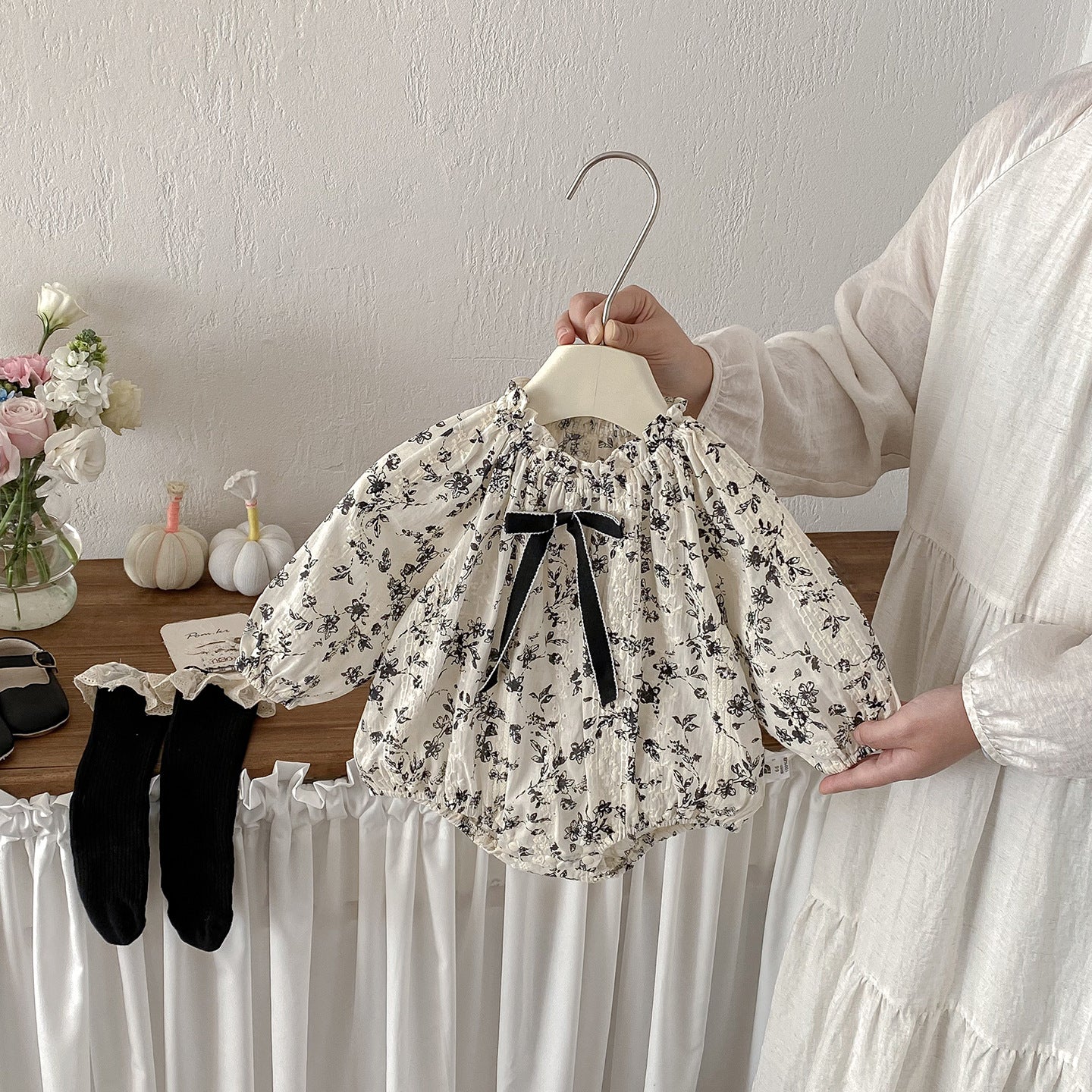 Spring New Baby Girl Floral Cotton Romper with Bow, Stylish Print Cotton Triangular Bodysuit for Infants